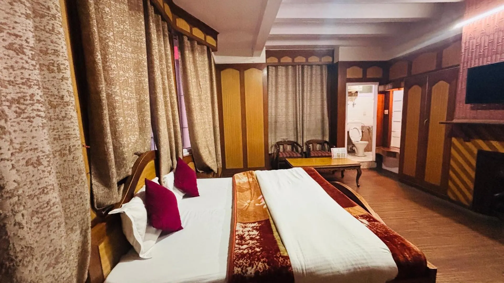 Guest house Ganga !! Near Mall Road !! Budget Friendly !! Shimla India